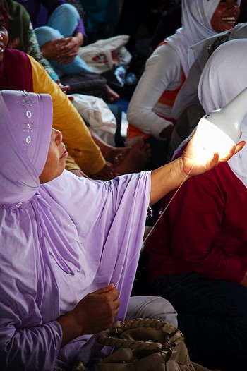 A Pekka member in Lombok tests out a solar-powered light bulb for the first time / Willow Paule Because women deserve better